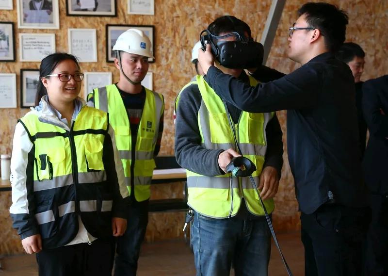 向坚守岗位奋战一线的建设者致敬！
“五一”时，青岛即墨区裕东智选假日酒店项目现场