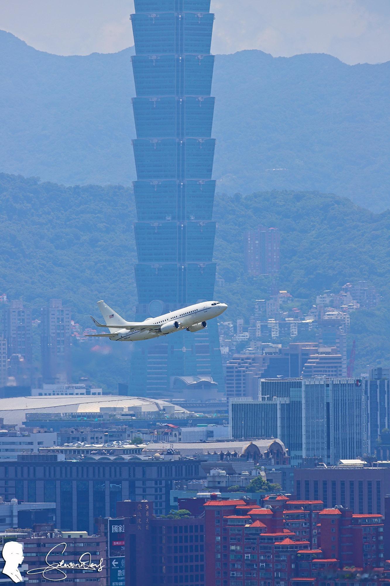 6月27日从菲律宾克拉克国际机场起飞抵达台北松山机场的美国空军C-40专机今天中