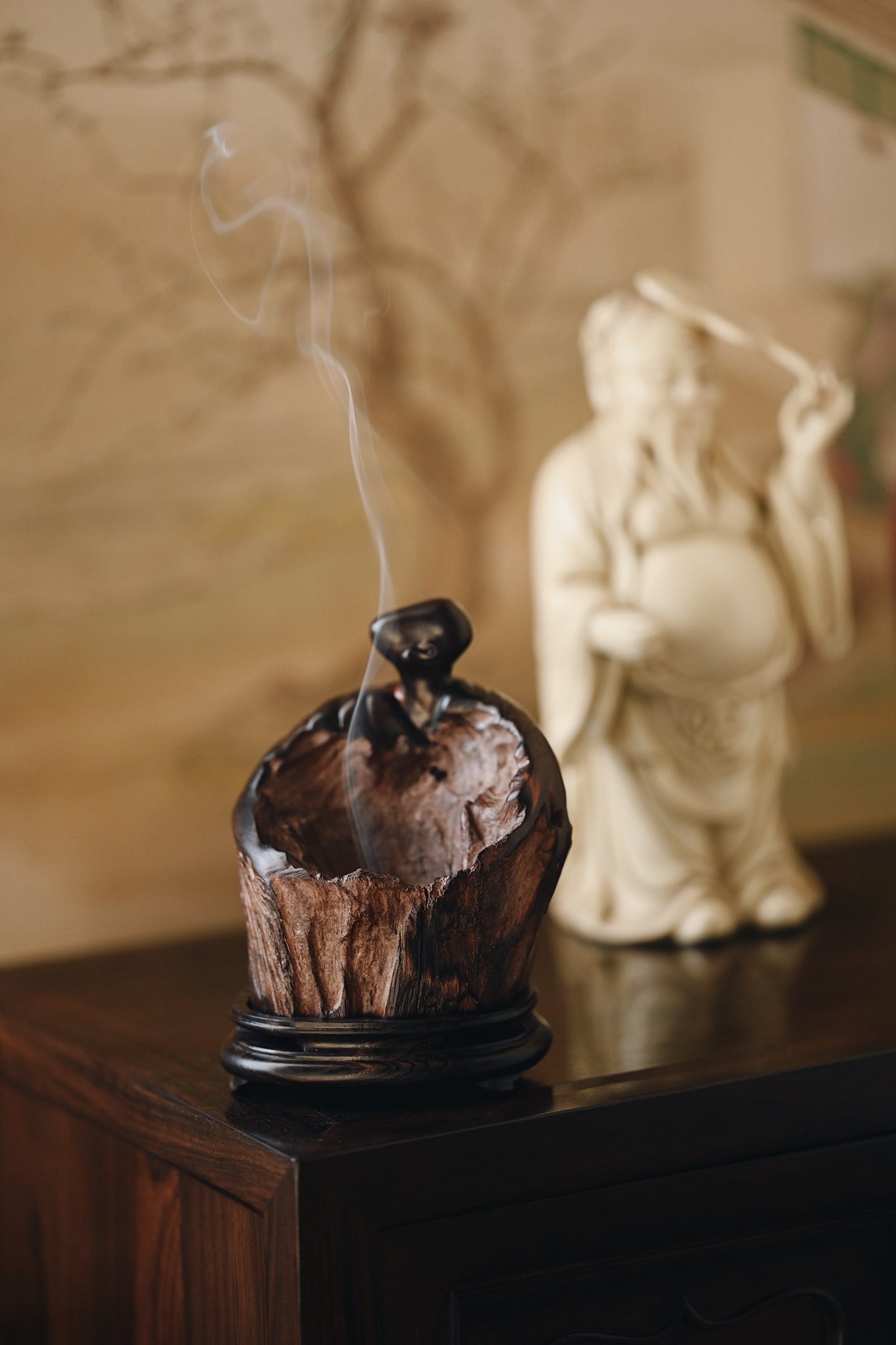 大红酸枝 | 无相佛 香炉空境生香，无界之美。天然风化料凝成山岳，无相静立其间，