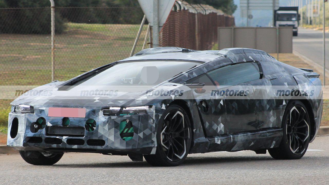 2018年的日内瓦车展上，这台阿斯顿马丁拉贡达的概念车就亮相过了，当时还说会在2