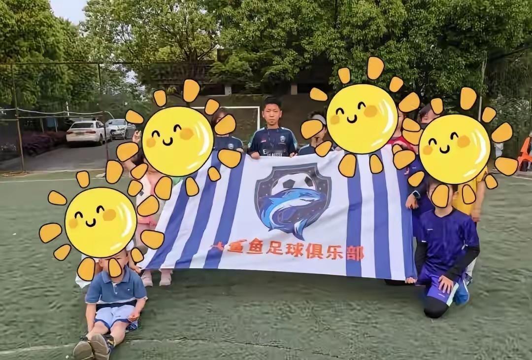 这位11岁的小男孩“尧哥”真是太了不起了！他用自己的实际行动展现了责任感、创造力