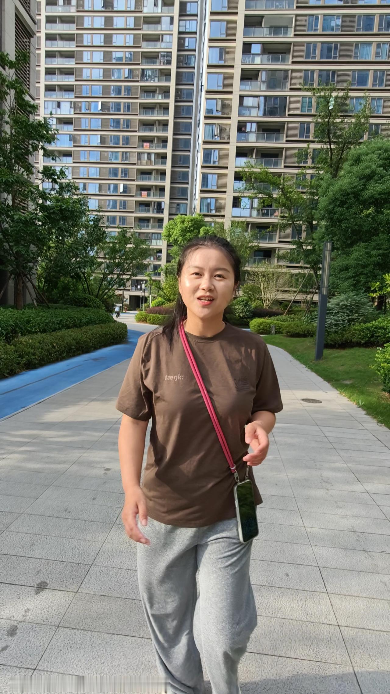 上周我说我们2021年在宁波郊区花了180万买的89 平这套房子，现在市场只能卖