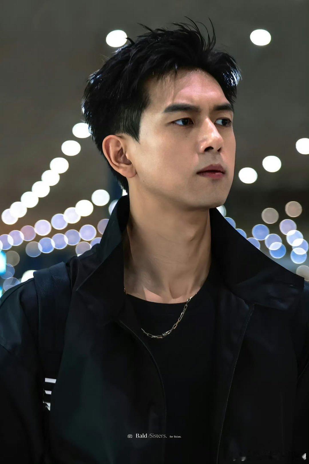 李现你潮得我快要开除湿器了 人总是会反复爱上李现，这句话藏着无数心动的瞬间，他可