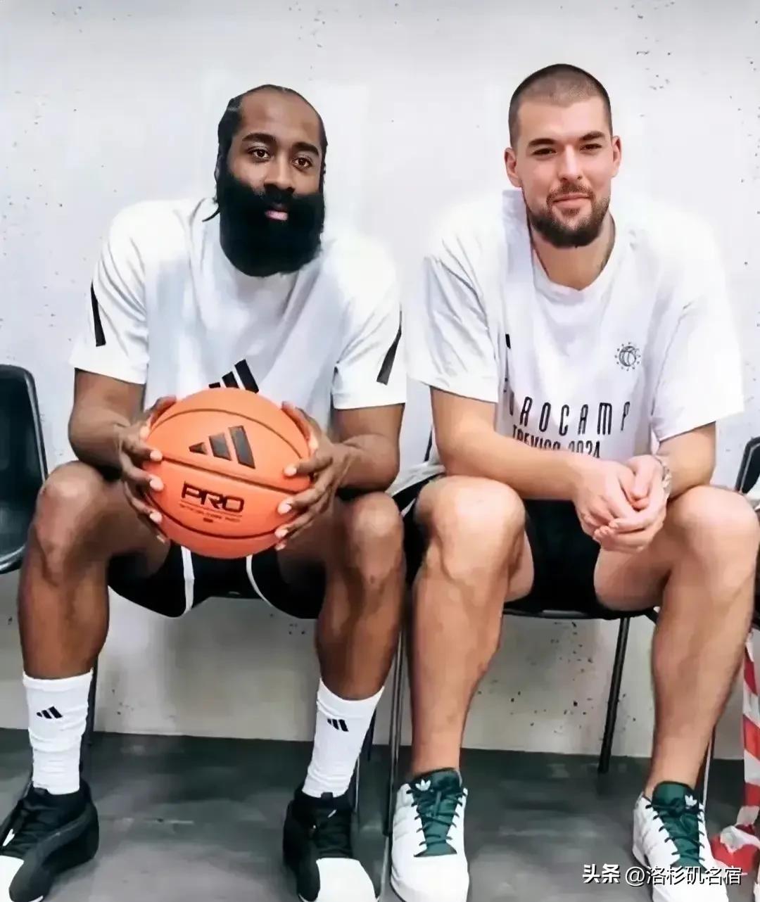 祖巴茨心里苦啊，离开了快船，离开了大哥哈登庇护，不仅场均数据严重缩水，如今还肋骨