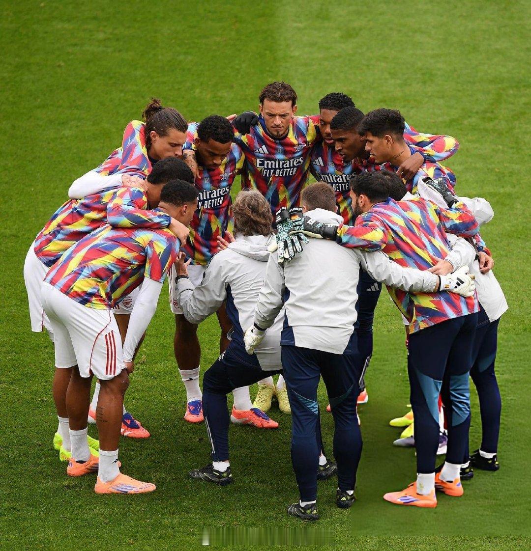 海因策以前效力于曼联，以铁血防守出名，和阿尔特塔也相识多年，休赛期阿塔慧眼识英雄