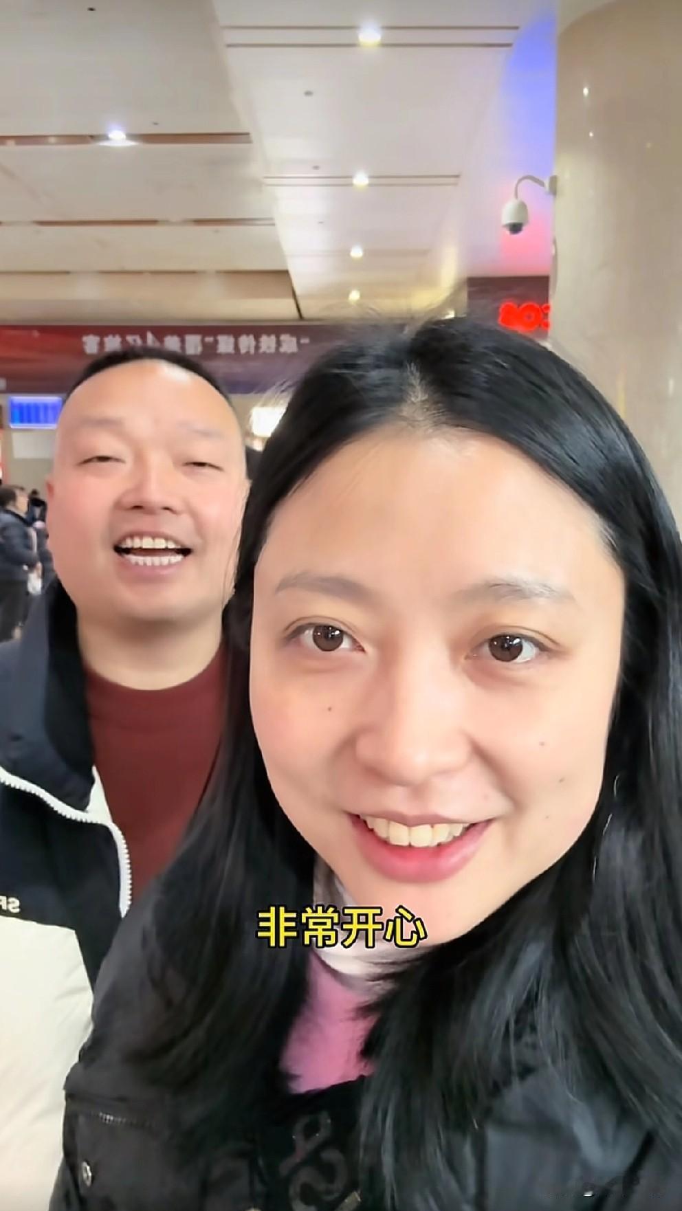 这，这，耐人寻味呀！去年寻亲成功的千万富翁王晓举新发了一个文案。他说只想给彼此留