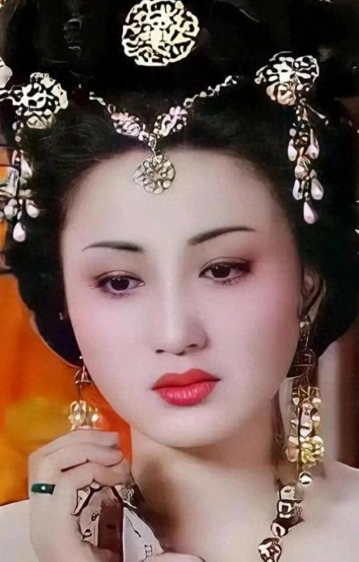 杨玉环从不是祸水，只是大唐盛世的背锅侠

千百年来，世人总爱把大唐由盛转衰的锅，