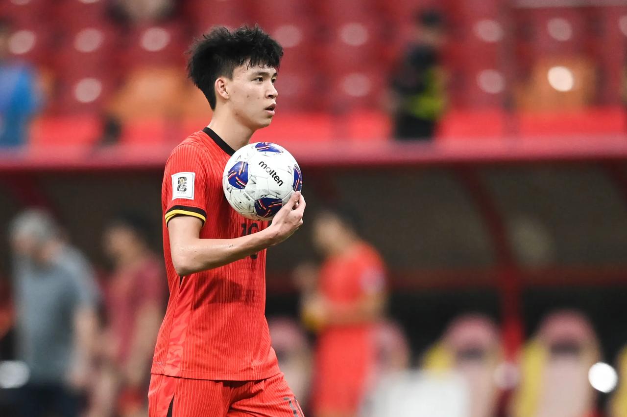 据统计，王钰栋今年已经踢了53场比赛！对于一个未满19岁的年轻球员来说，这是不是