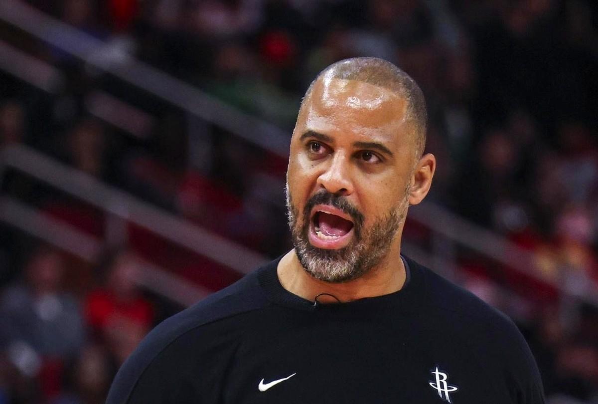 我算是看明白了，人和人，真不一样，火箭队最后两分钟的暂停室里，杰伦·格林盯着战术