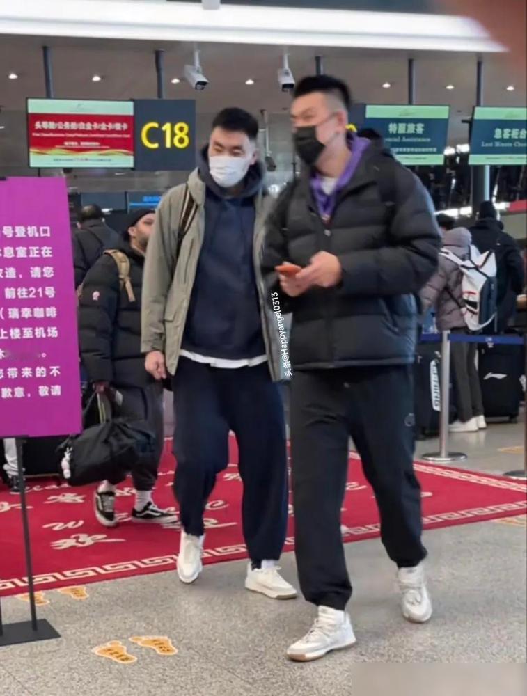 今日辽宁男篮将乘坐上午10点30分左右的航班前往南京，接下来辽宁本钢将迎来两连客
