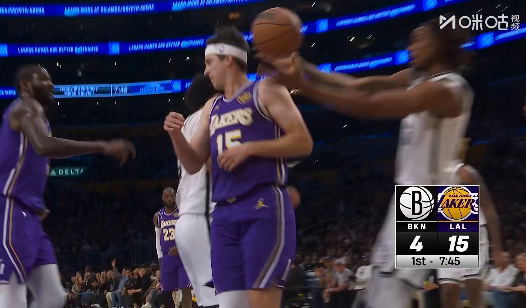 篮网半节球拿4分 