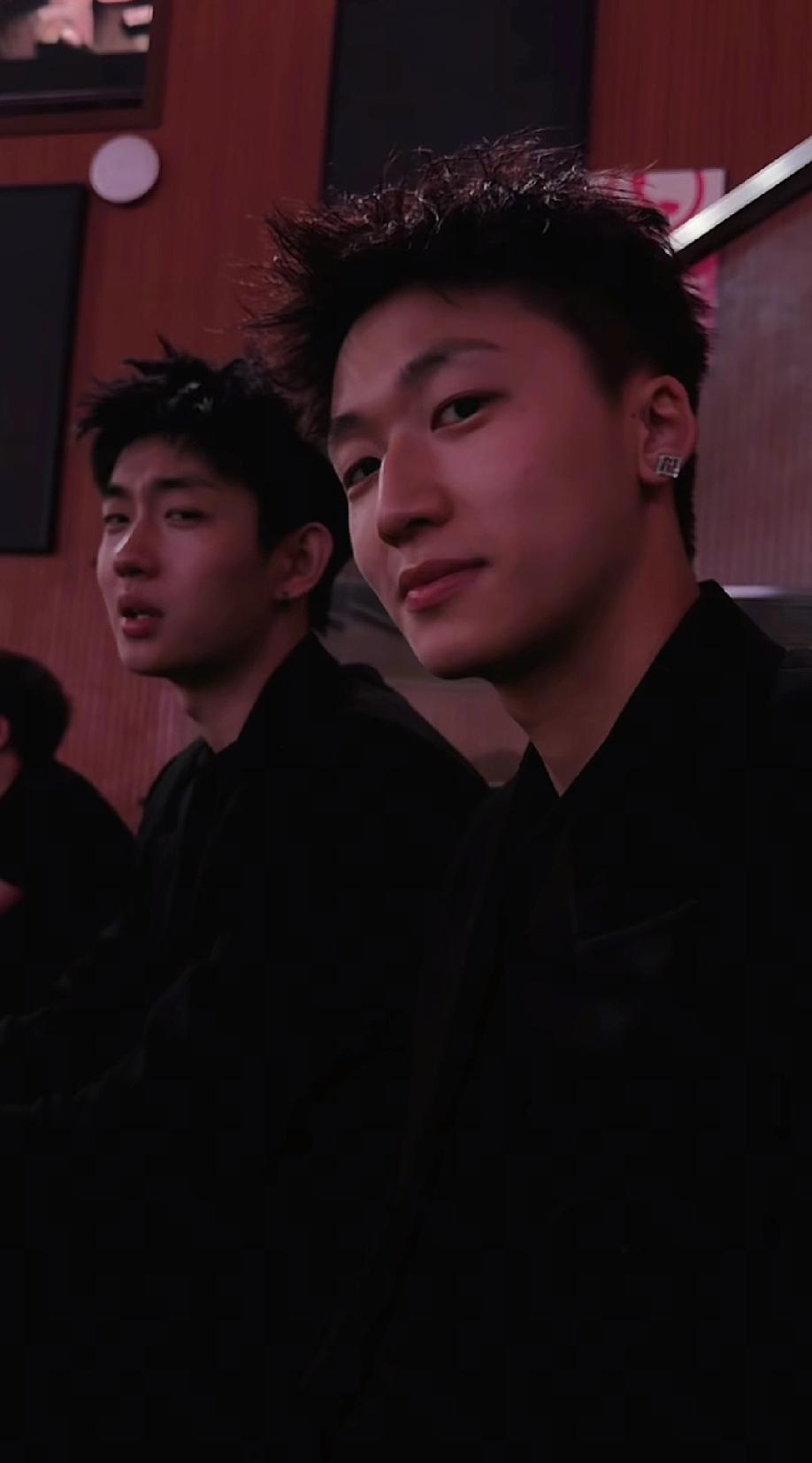 发明是什么意思?只是外国人发现明朝的意思。
那么多发明创造，是在大明朝偷运出去而