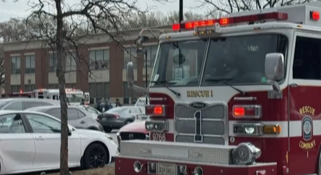 #美国大学枪击案致2死枪手曾涉恐# 【美国弗吉尼亚州一大学枪击事已致2死2伤，枪