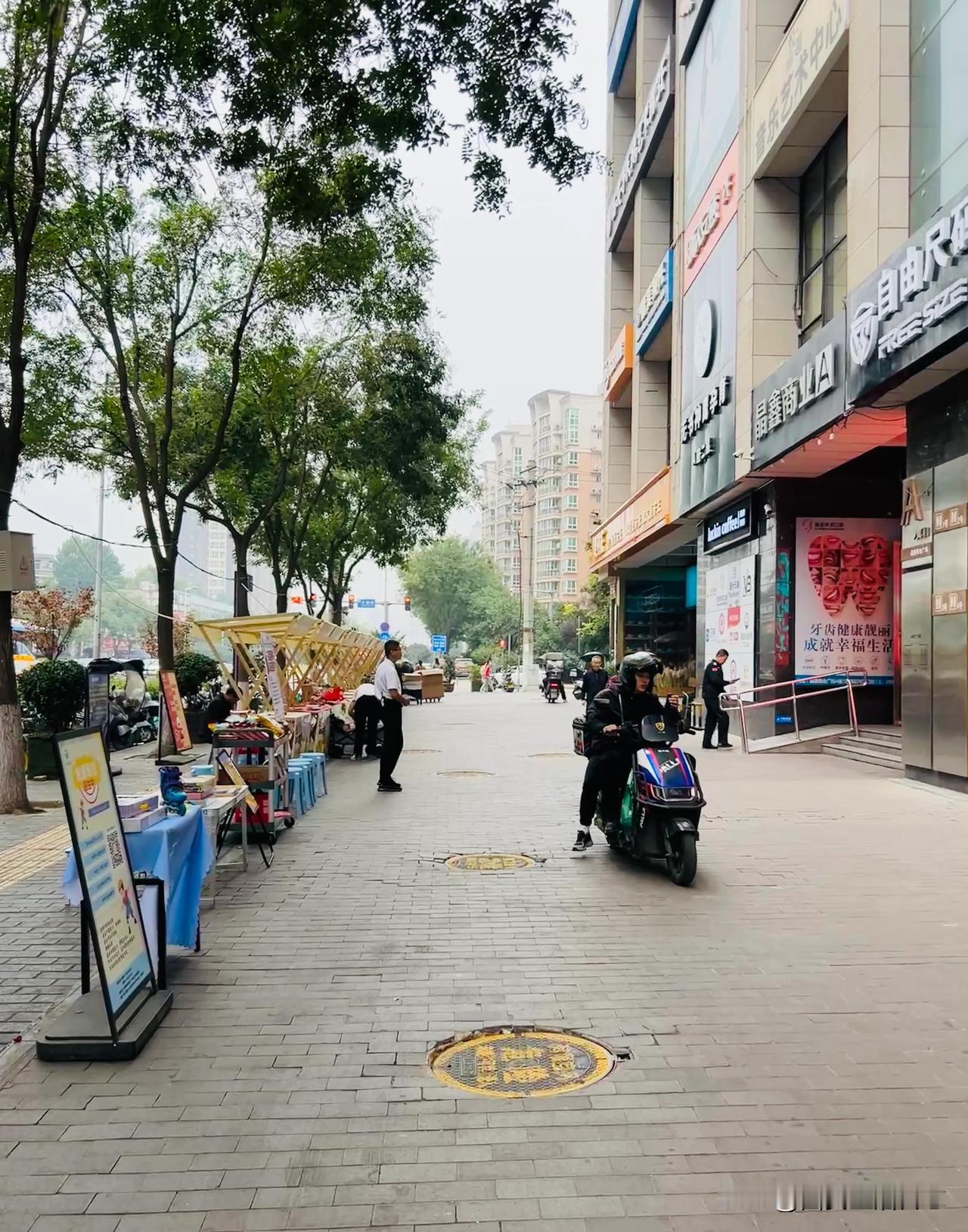 #西安生话# 【市集和集市】不知道你发现了没有？现在在城市的大型商超或综合体外面
