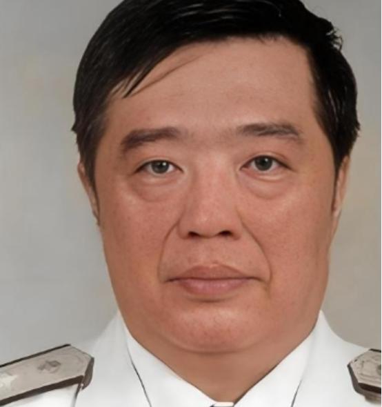 1998年，香港贺龙之子贺鹏飞，看四下没人，闪身冲进一间商人办公室，凑到那人耳边