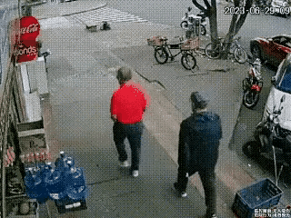 请用一个成语形容下图，看谁的文才飞场！