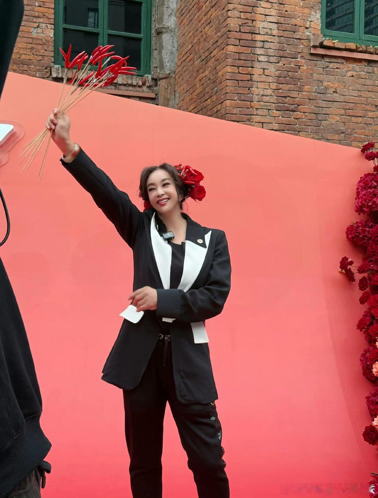 刘晓庆没想到75了还有一劫追刘晓庆的人都排到演综了无限超越班 75 岁的刘晓庆在