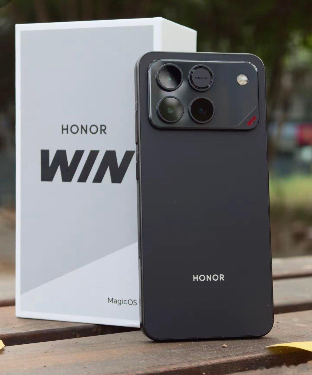 小米 18 系列要加入 8500mAh 电池，但是我想说在续航方面，荣耀 Win