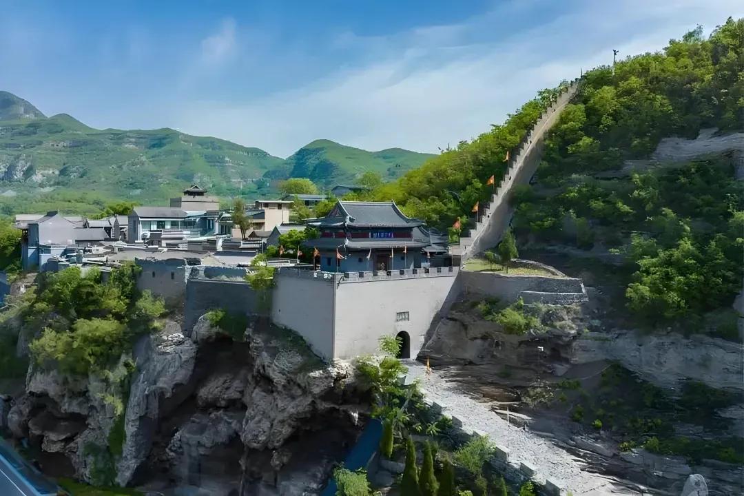 娘子关镇的岁月印记
原创 致媛书舍 
在太行山的余脉中，娘子关镇静谧地躺在河北与