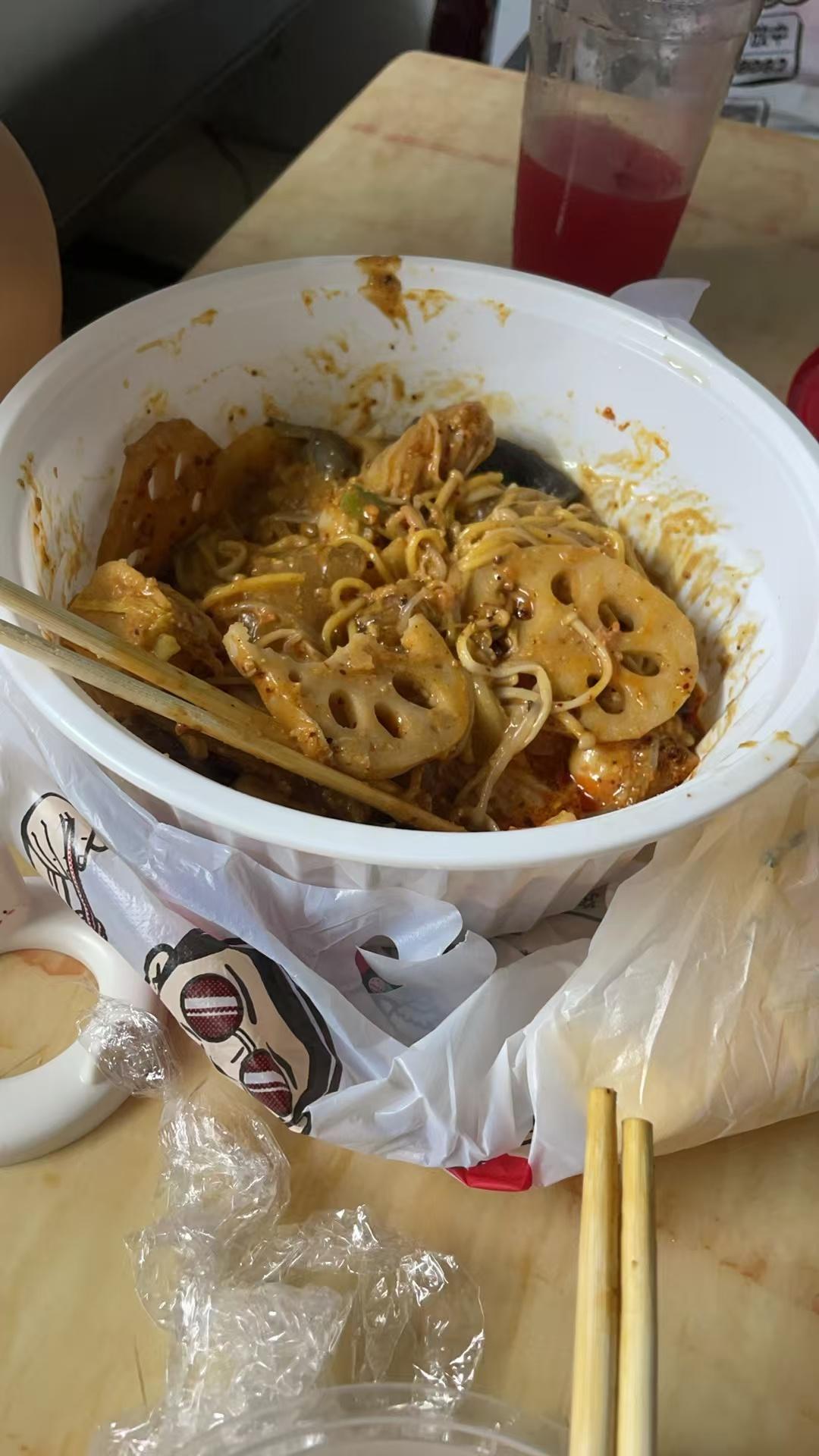 大家好，我是七姐。现在的男人女人都很现实。很多男人说，凭什么要给你们女人用钱？那