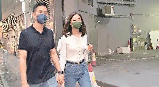 据港媒，阿sa和相恋6年的男友石恒聪复合，两人一同出席朋友聚会。爆料称阿sa重新