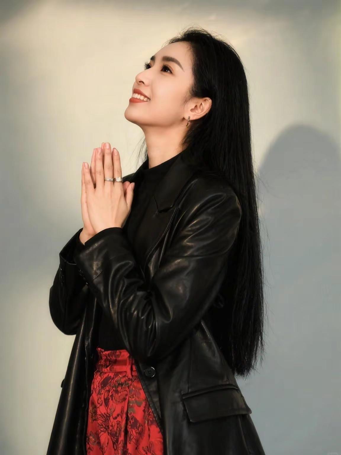 听到一些事，明明不相关，但总能在心里拐几个弯的想到你 ——张爱玲自拍拍照技巧 今