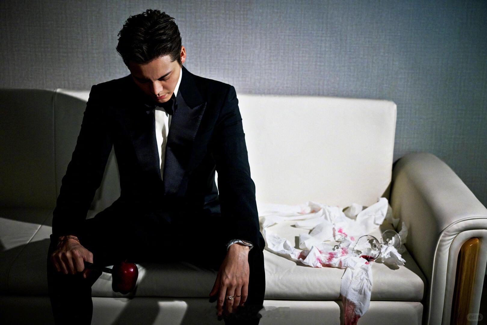 陈伟霆被自己的老鼠干丑到 面对粉丝的奇葩礼物毫不掩饰真实想法，不装不端着，直白表