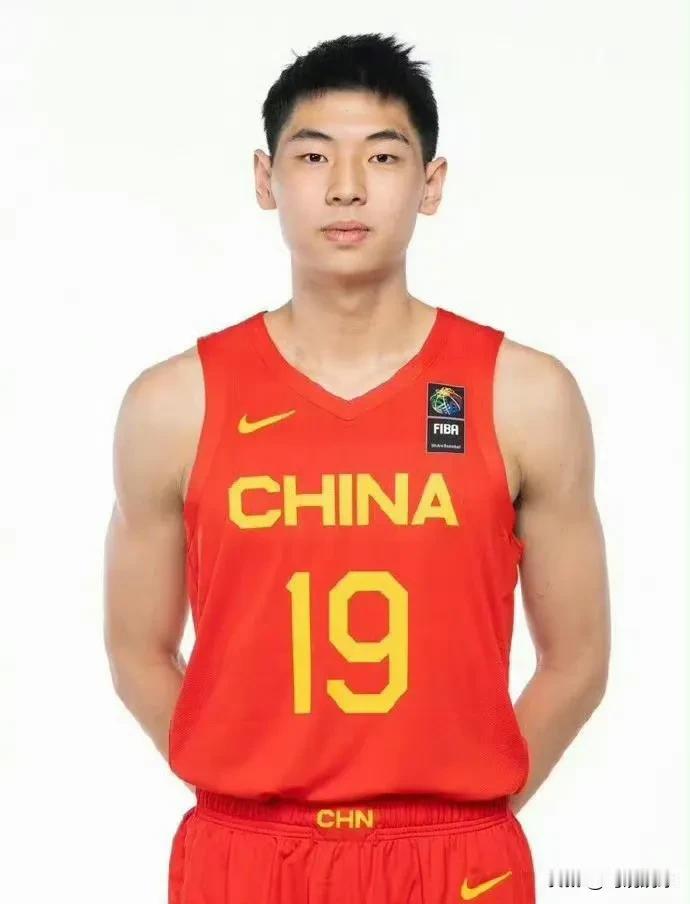 我们不仅要支持崔永熙，还要支持更多的年轻球员走出去。

即将21岁的崔永熙，宣布