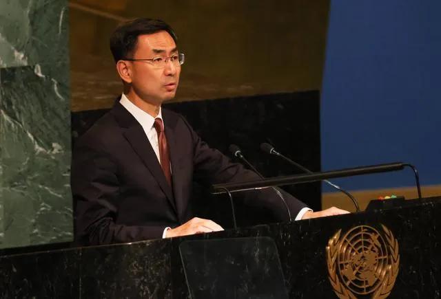 菲律宾要到联合国告中国，他们说中国海警至少八次对菲律宾渔船使用水炮。
中方还使用