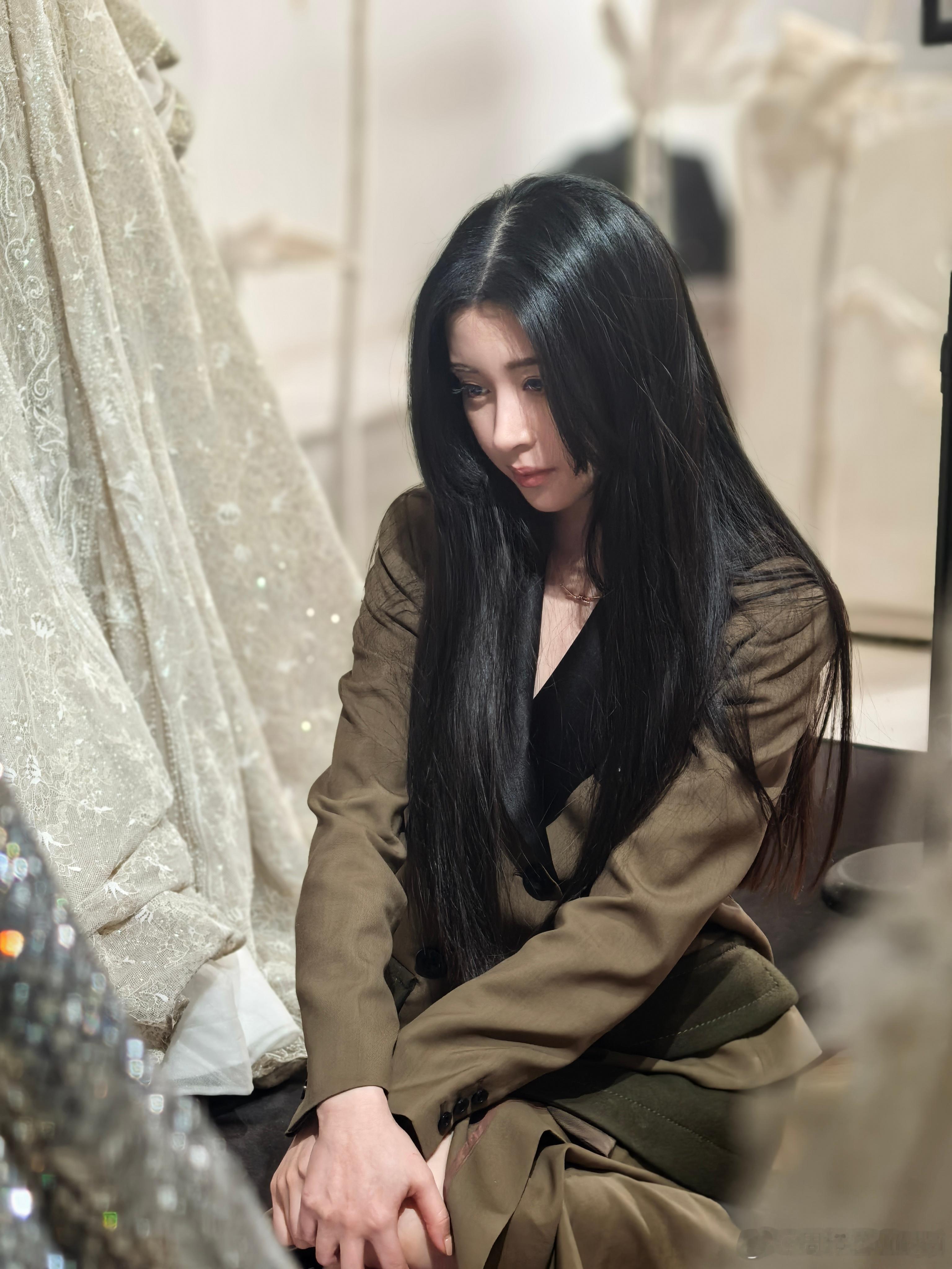 好像一个女侦探🕵️‍♀️ ​​​