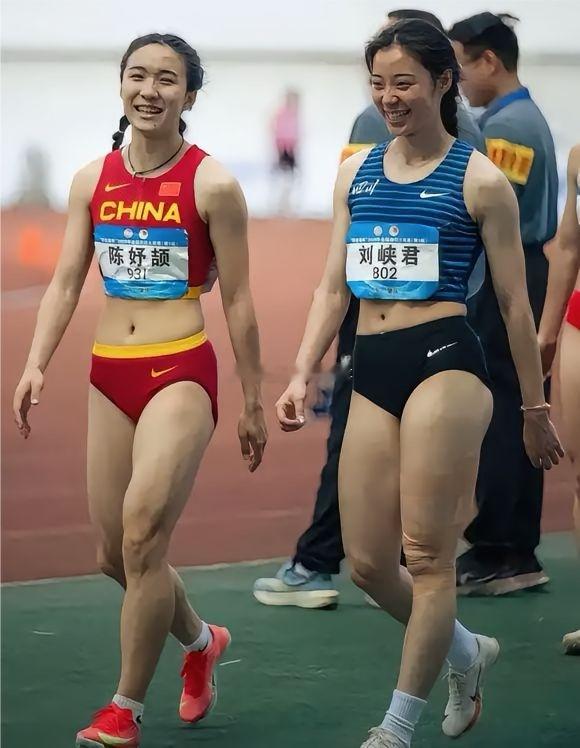 刘峡君正儿八经的考上了北大，一块石头落了地，可以全部身心投入训练，有进步很正常，