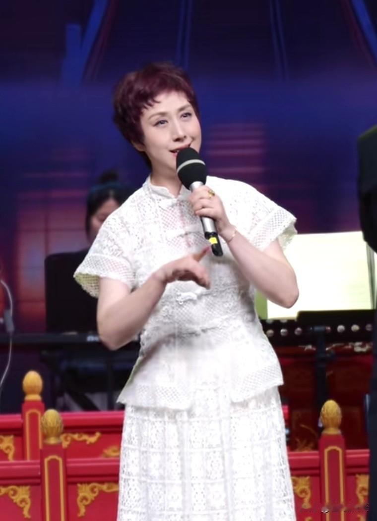 近日，京剧名家史依弘在京剧音乐200年纪念演出舞台上，一曲《大唐贵妃》确实太惊艳