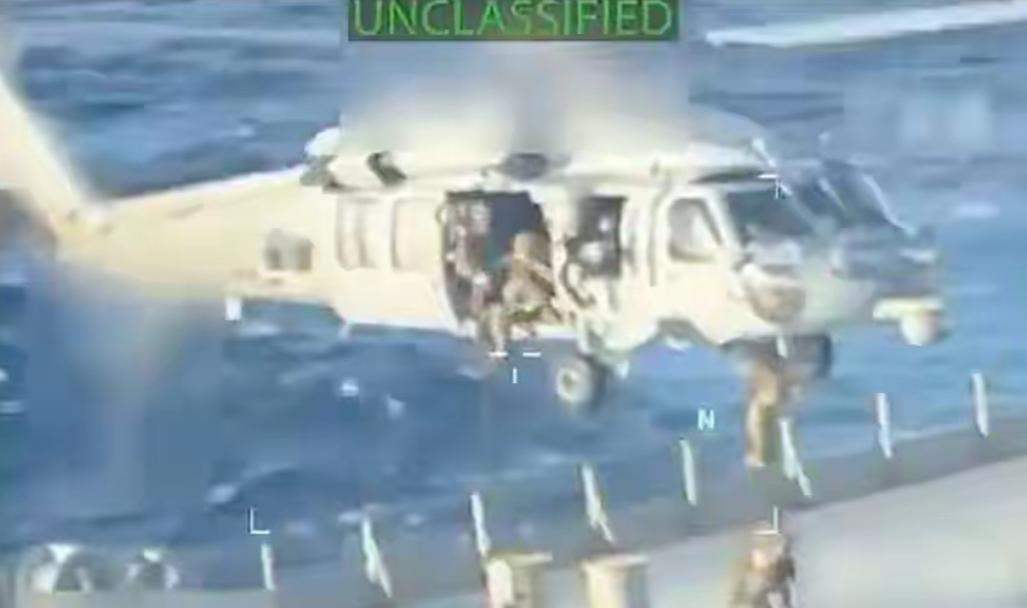 美国在“公海”扣中国油轮。
这事挺出格的。

这艘船满载委内瑞拉原油。
目的地是