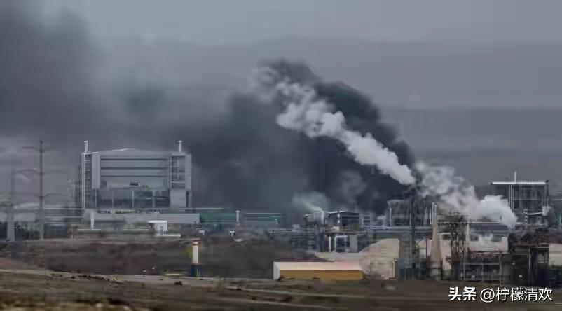 内奥特霍瓦夫烧起来了，不是核弹也不是毒气，但比那更让人睡不着.莫斯科失火 内盖夫