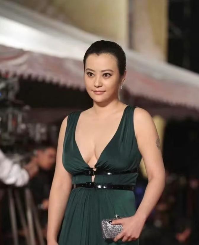 [中国赞]难怪当年邓超放弃了郝蕾，选择了孙俪，今天终于知道为什么了。郝蕾真的是一