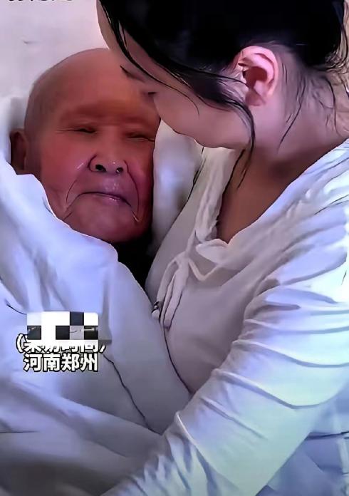 “令人敬佩！”河南周口的深夜，90后孙媳妇佩佩轻手轻脚推开房门，她刚从睡梦中醒来