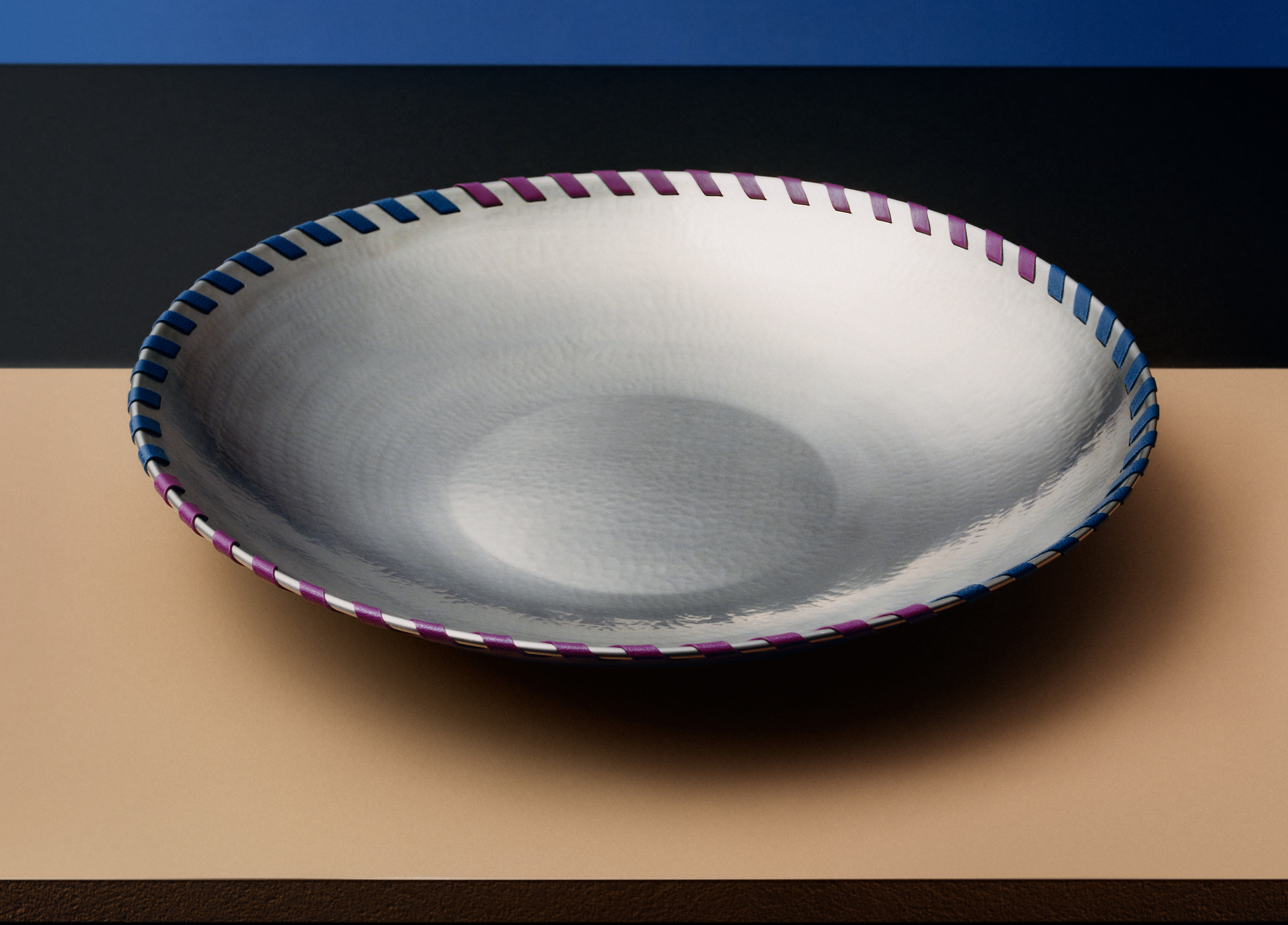 风格大赏 爱马仕全新家居系列亮相2026年米兰设计周爱马仕家居世界艺术总监Cha