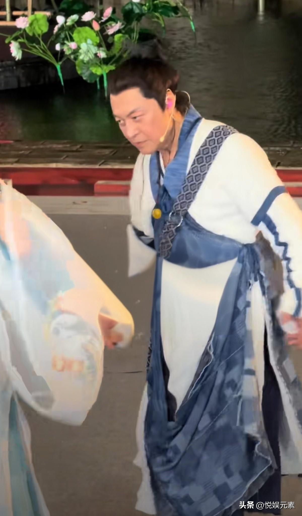 哎呀，马景涛老师太难了，竟然混成这样，这么拼是没钱吃饭了吗？