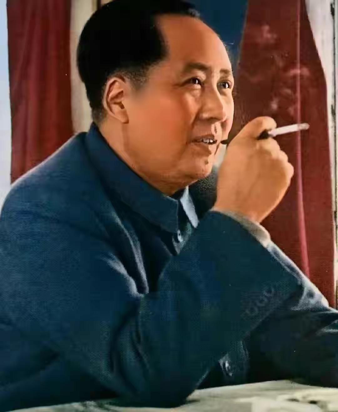 伟人的抽烟照
其实伟人抽的是人民战略性的福祉和未来