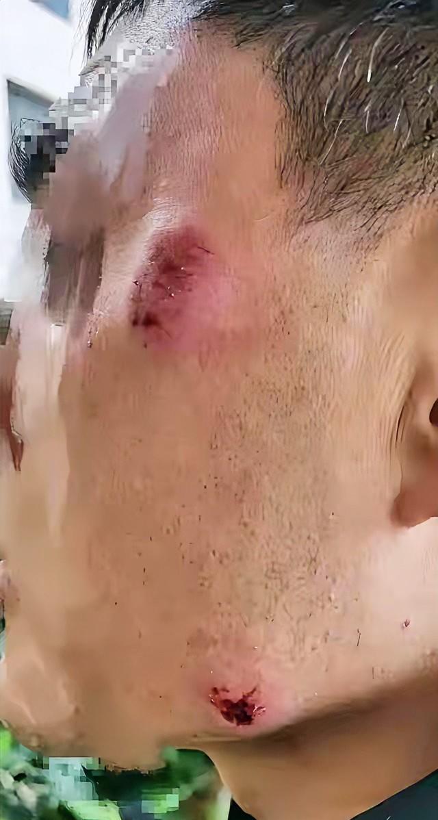 湖北武汉，某小区一男一女两名业主，去社区办公室咨询业委会的事，期间没人搭理他们。