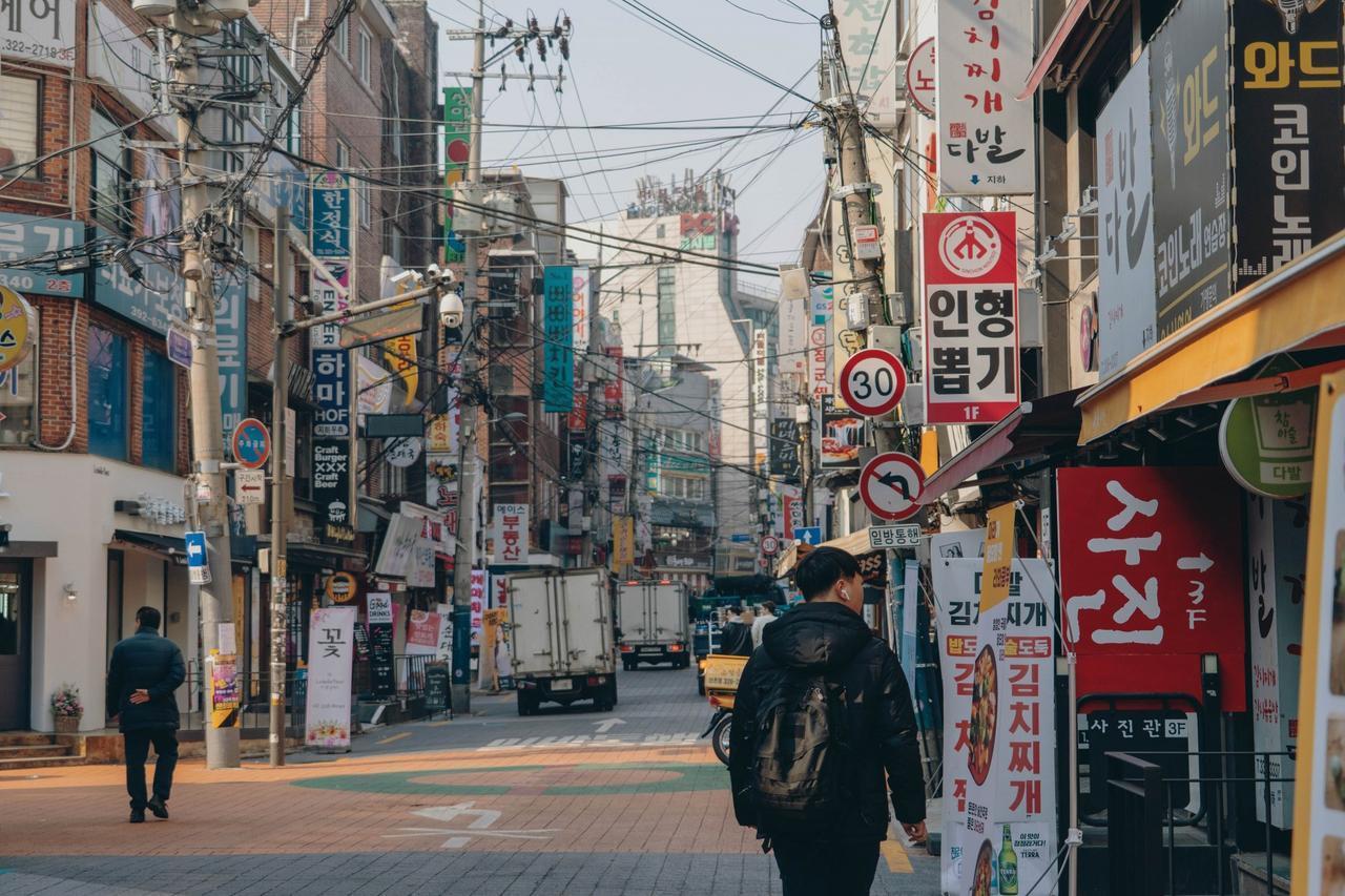 韩国喜欢偷窃中国的文化，这是其一贯的传统。但是随着韩国进入发达国家行列，尤其是尹