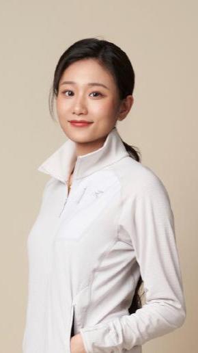 钱雪颖，1998年出生，上海田径队一级运动员，毕业于上海大学 。早期练习投掷项目