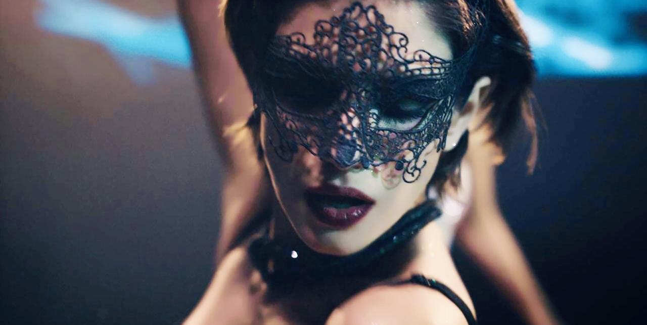 俄罗斯顶级女神：安娜·奇波夫斯卡娅
她的长相好似一只高贵的波斯猫
一双摄人心魄的