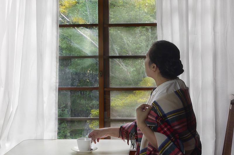允许一切发生……
晋南的黄土坡上，风裹着秋庄稼的香气掠过千沟万壑时，最先撞入耳际