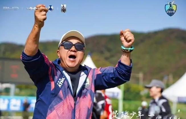 中国足球小将又一次创造了奇迹！最终破釜沉舟绝地逢生。
 
10月15日中午，韩国