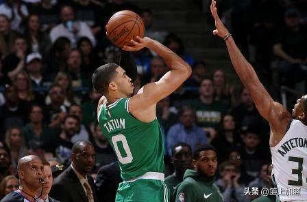 大家有没有发现这样一个规律：
凯尔特人第一轮对决热火：核心巴特勒受伤
凯尔特人第