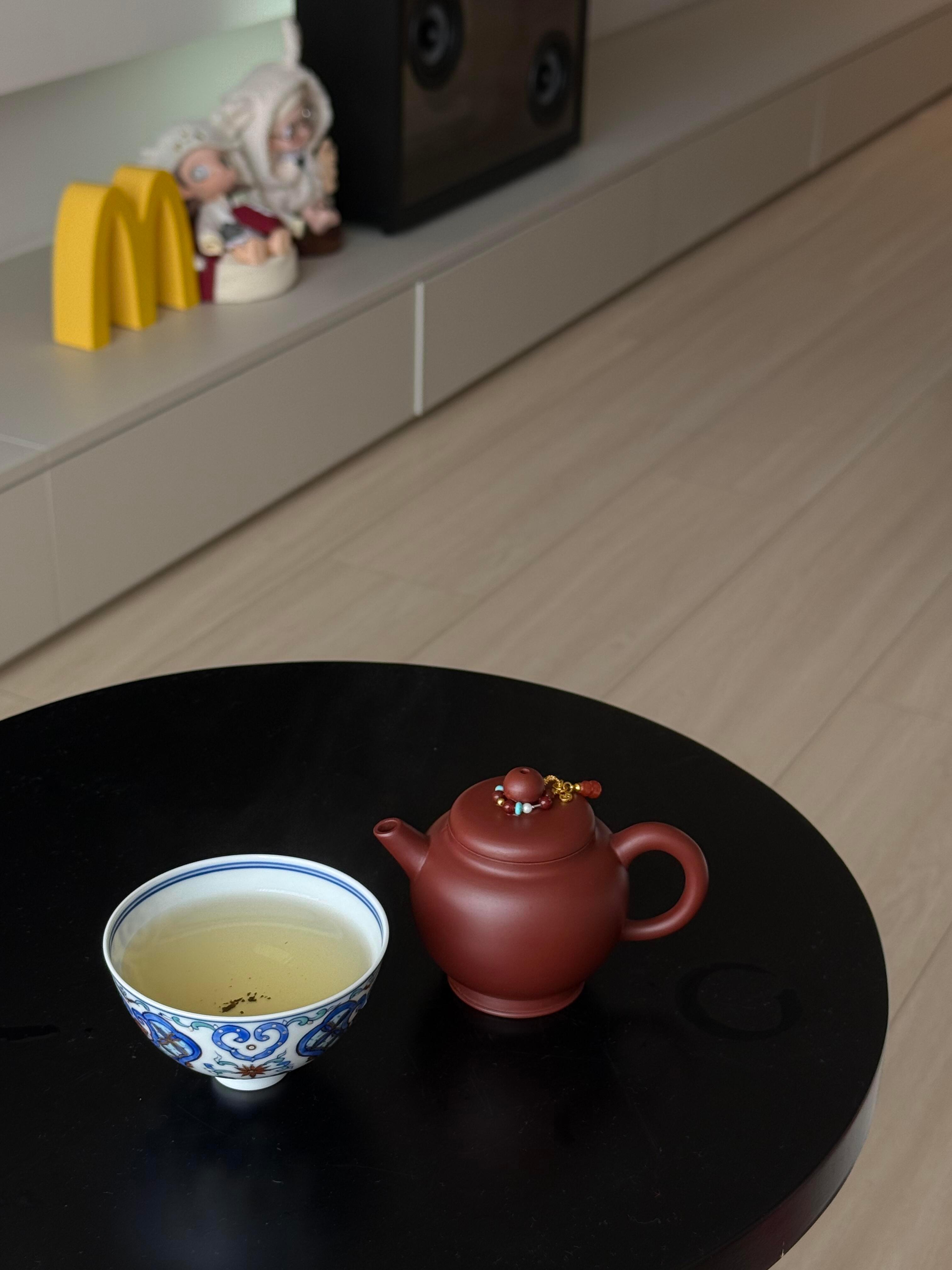 我现在只想把欠的人情和债还完,然后切段一切消耗我的人和事。 