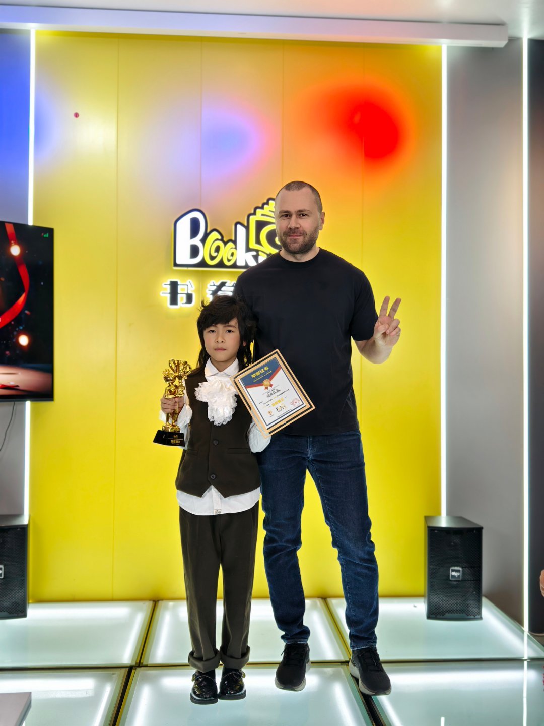 恭喜友商Bookish书卷儿首届英文原著复述表演大赛圆满成功！作为御用摄影师，可