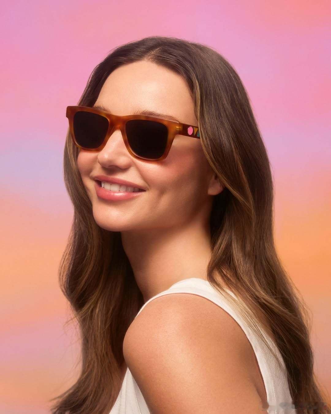 miranda kerr米兰达可儿出镜太阳镜品牌Oliver Peoples与艺