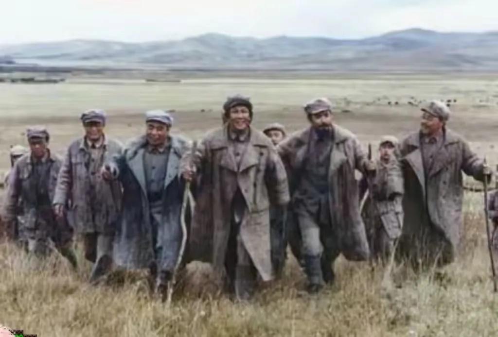 长征最聪明的生存法则！各路军阀暗中放水，层层给红军让路送客

长征一开始，红军就